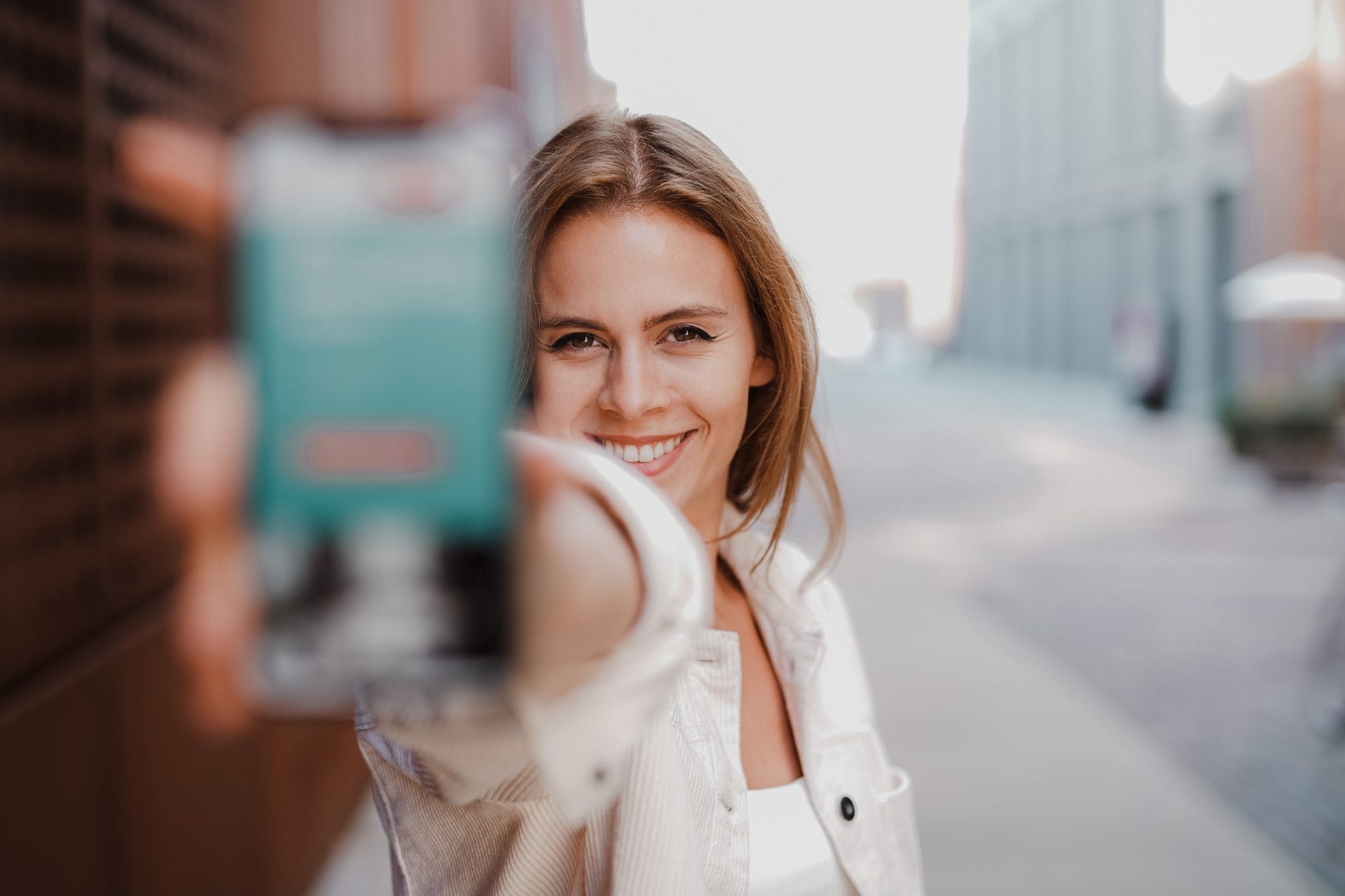 What is social media marketing 03242022 jenny-ueberberg-kWeA7AD0LNA-unsplash creating engaging content